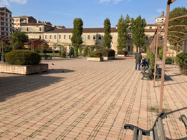 Panchine nell'area della Cavallerizza