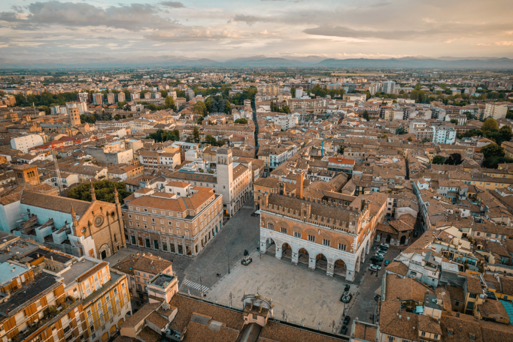 Vista dall'alto della città di Piacenza